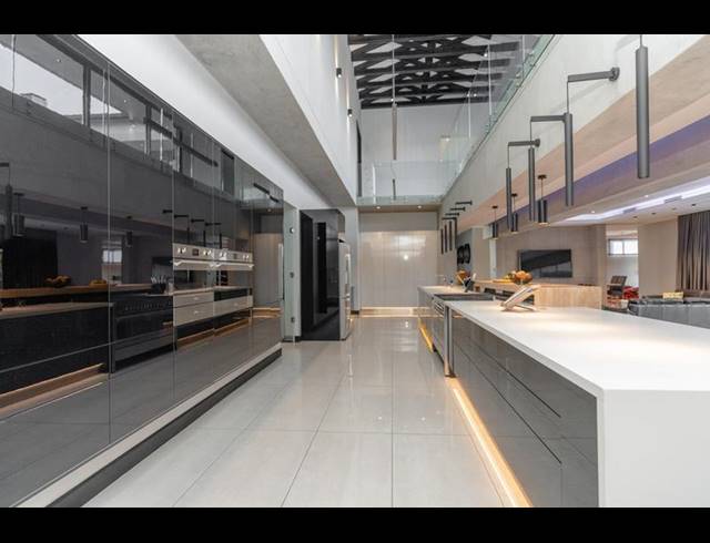 5 BEDROOM HOUSE FOR SALE IN MIDSTREAM RIDGE